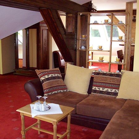 Pensiunea Crocus - Sauna & Billiard Poiana Brasov Esterno foto