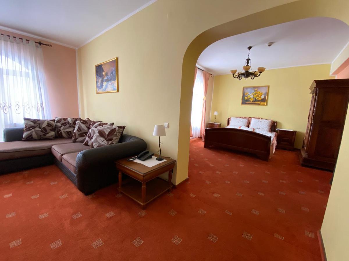 Pensiunea Crocus - Sauna & Billiard Poiana Brasov Esterno foto