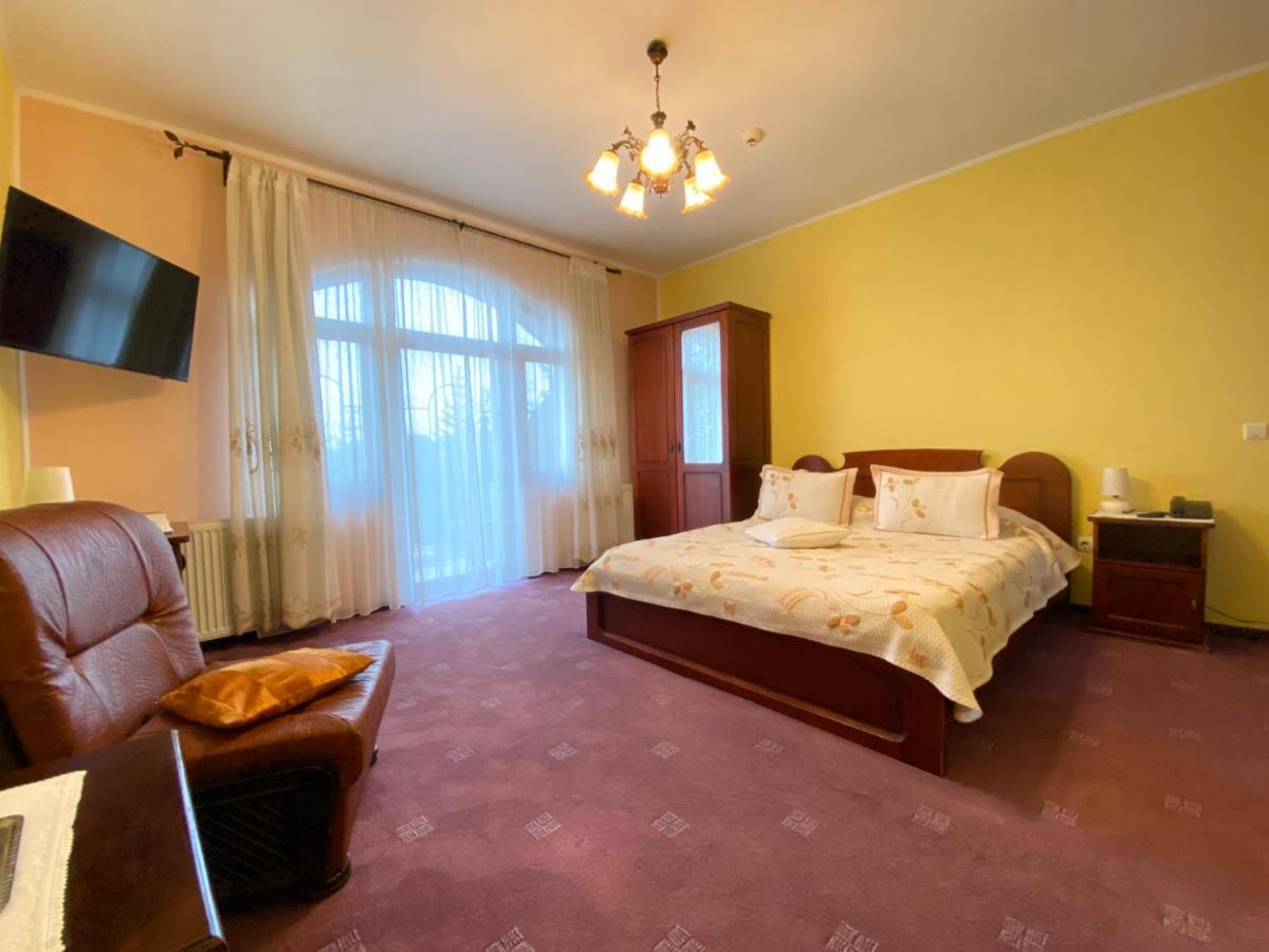 Pensiunea Crocus - Sauna & Billiard Poiana Brasov Esterno foto