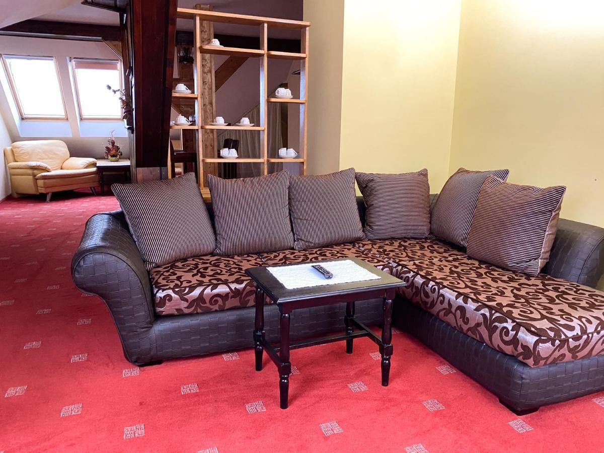Pensiunea Crocus - Sauna & Billiard Poiana Brasov Esterno foto