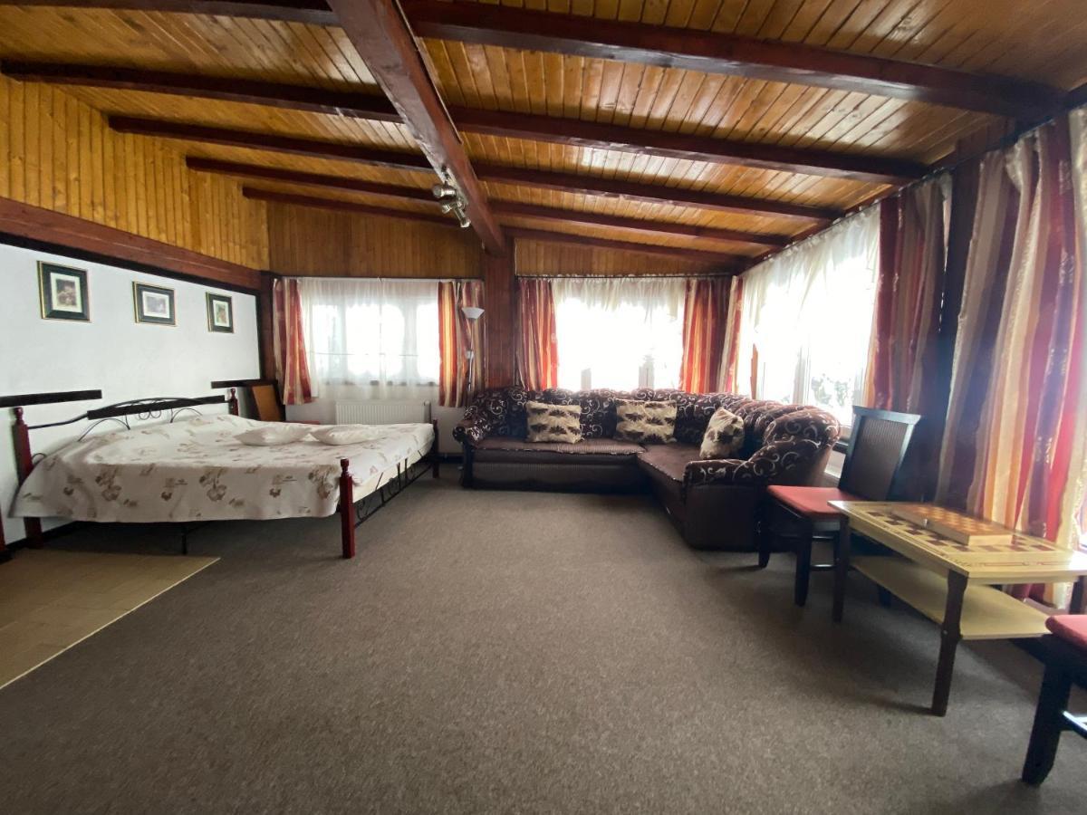 Pensiunea Crocus - Sauna & Billiard Poiana Brasov Esterno foto