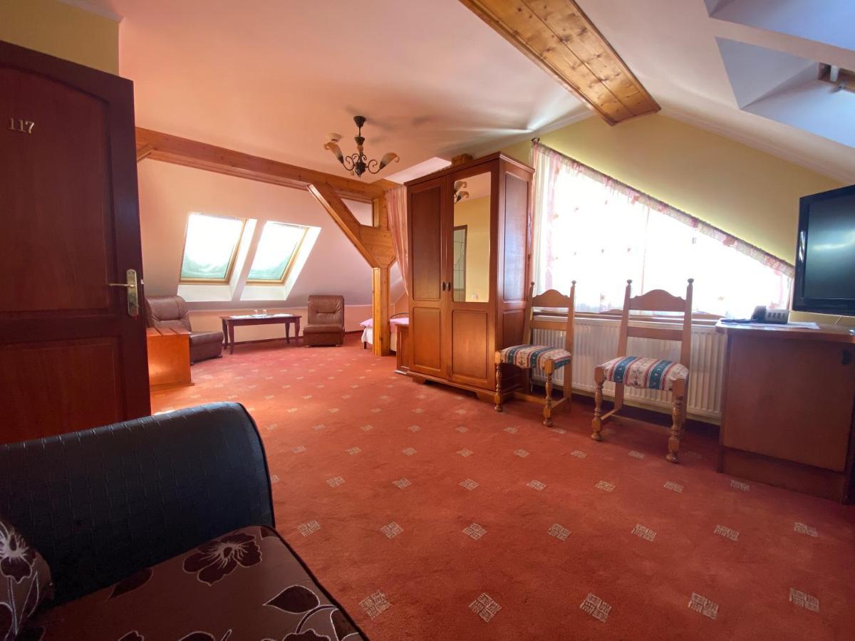 Pensiunea Crocus - Sauna & Billiard Poiana Brasov Esterno foto